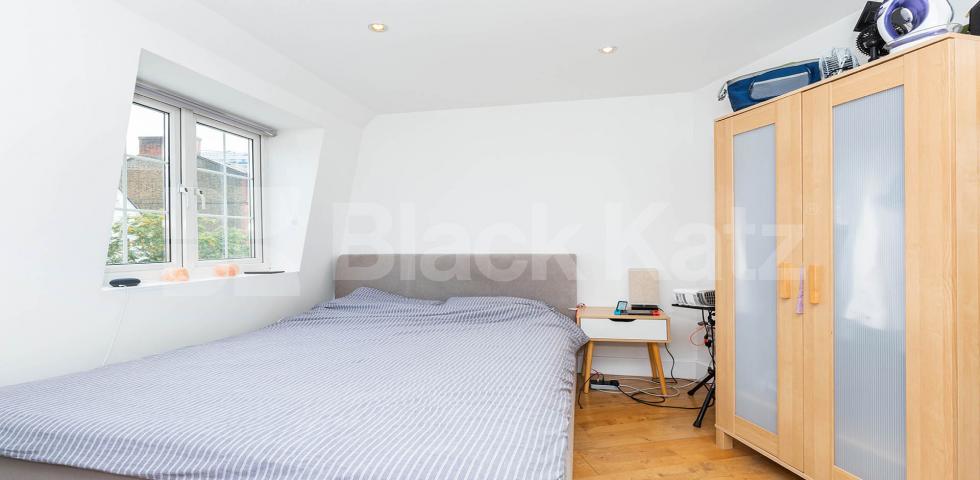			Spacious one / two bed minutes to ucl, soas & royal vet college, 2 Bedroom, 1 bath, 1 reception Flat			 Doric Way, Euston
